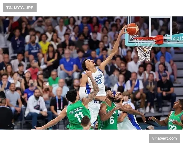 弗拉格称控球能力助力后卫拉塞尔 战术分工彰显比赛洞察力